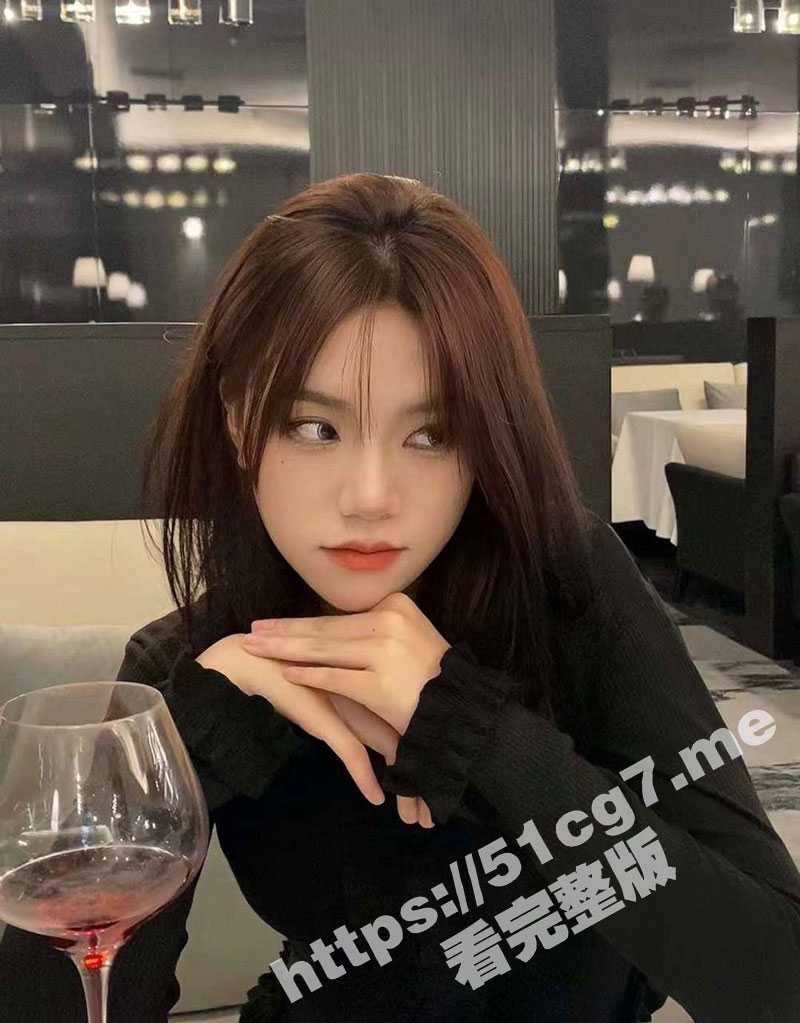 瓜友分享劲爆大瓜!室友与异地男票见面 没成想晚上还在和室友闺蜜开房啪啪啪 被瓜友意外发现性爱小视频! - 51吃瓜网-51吃瓜网