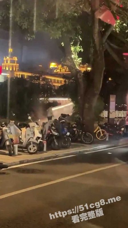 福州烟台山街头出现持刀砍人事件！据说两人为同一家店铺的员工 发生矛盾动起手-51吃瓜网