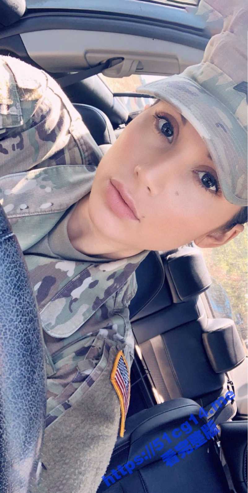 国外美女军官 不雅自拍泄漏事件 反差军官也是人 也有七情六欲! - 51吃瓜网-51吃瓜网