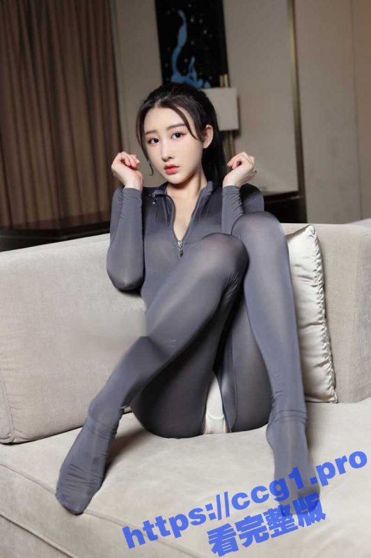 连体衣爱好者 绿帽大神让自己的老婆 穿上连体衣带上项圈和肛塞 攻速骚穴浪叫不止-51吃瓜网