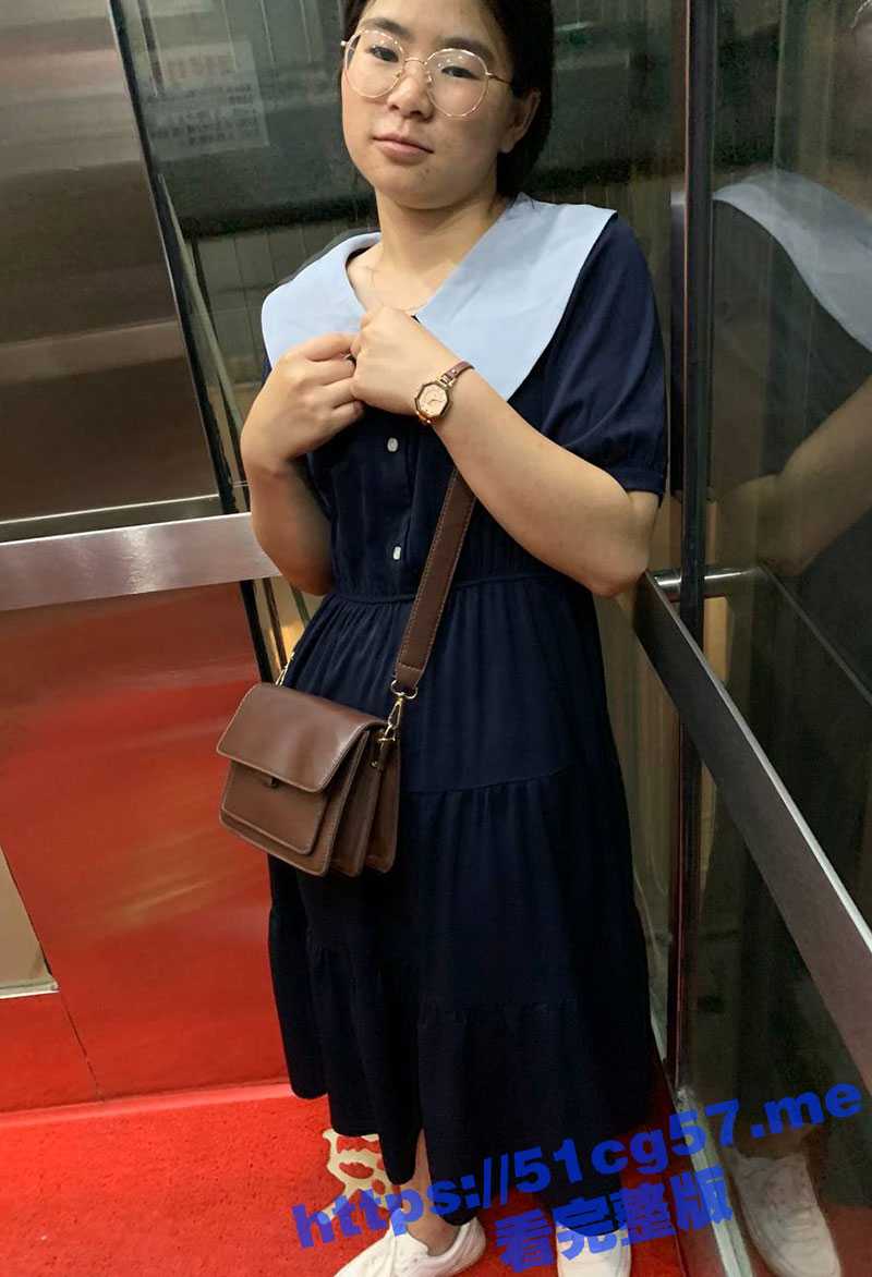 江西某某团后勤老师 范雪 趁下课之余与单男到酒店开钟点房 大胆展示自己的丝袜美腿和美穴！ - 51吃瓜网-51吃瓜网