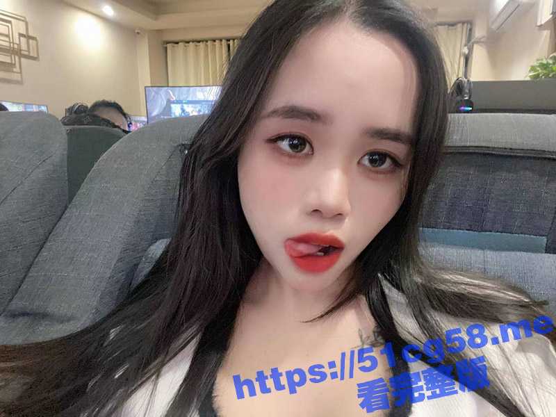 广西性感打工妹 身材纤细白嫩的小可爱 几顿饭就拿下了 爱吃饭也爱吃鸡的小骚货 到了床上玩的特别骚 - 51吃瓜网-51吃瓜网