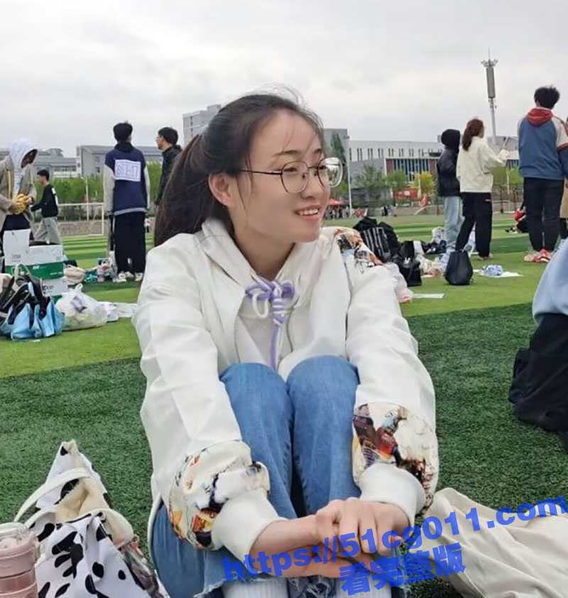 万人求系列 河南郑州旅游管理学院 极品高颜值反差婊 和男友性爱视频合集 果然十个眼镜九个骚啊 - 51吃瓜网-51吃瓜网