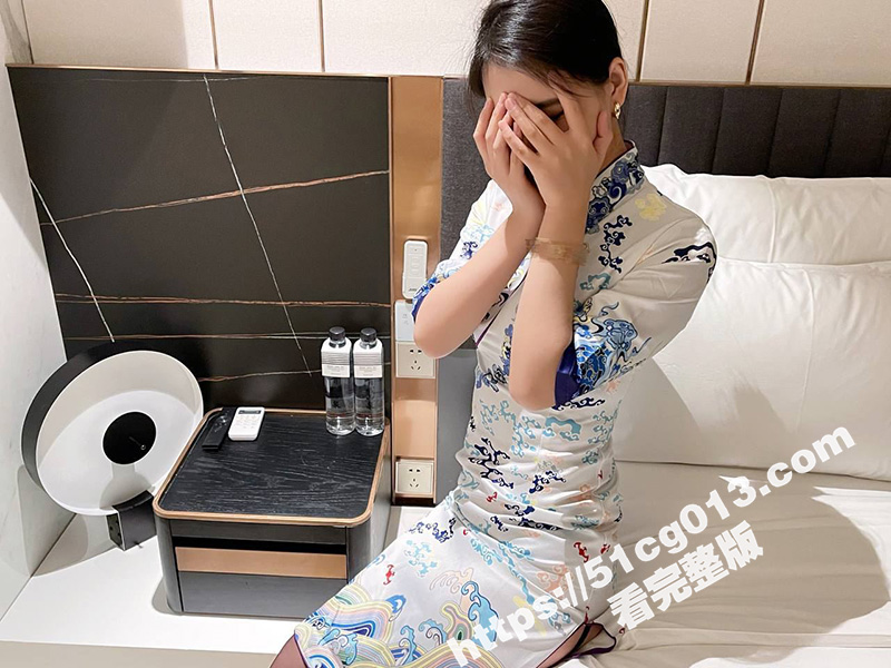 约海航空姐吃烤鸭 烤鸭一定很好吃好吧!顶级尤物S型身材 母狗跪舔模仿吃狗食 主动张嘴吞精液-51吃瓜网