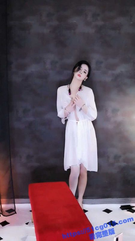 网易CC星秀代言人 温凉 cos极品风骚女郎！在线摸逼扣穴 为求金主爸爸的打赏用道具自慰到高潮喷水！-51吃瓜网