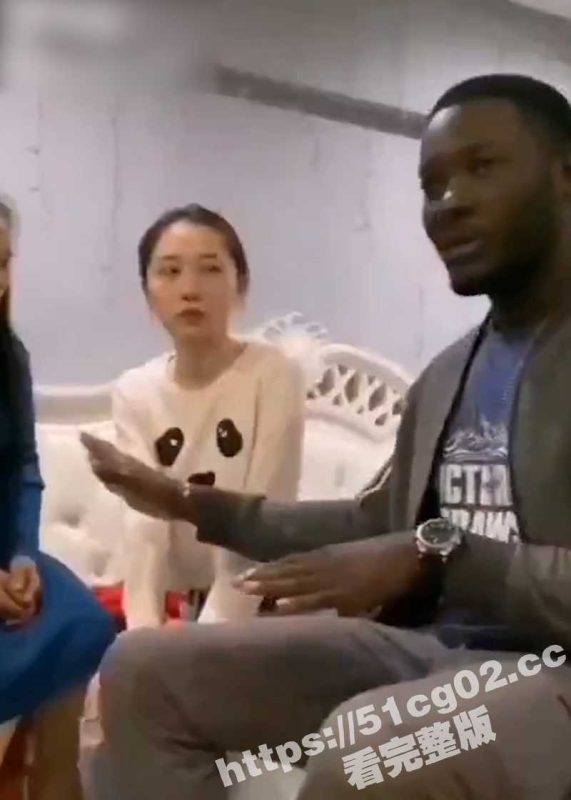 巨炸裂！黑人母女通吃  睡完女大学生再睡她妈 还要以照片威胁跟她妈要钱！-51吃瓜网