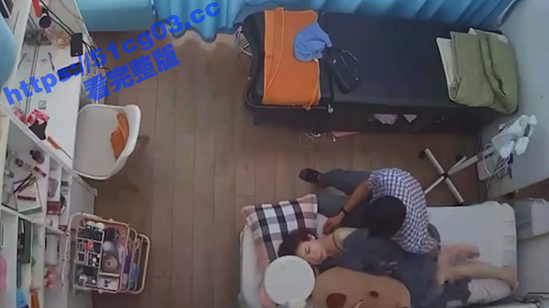 黑客破解美容院监控摄像头偷拍，骚男偷偷摸摸玩弄午睡美容店老板娘的身体 舔逼亲臀 太刺激了！-51吃瓜网