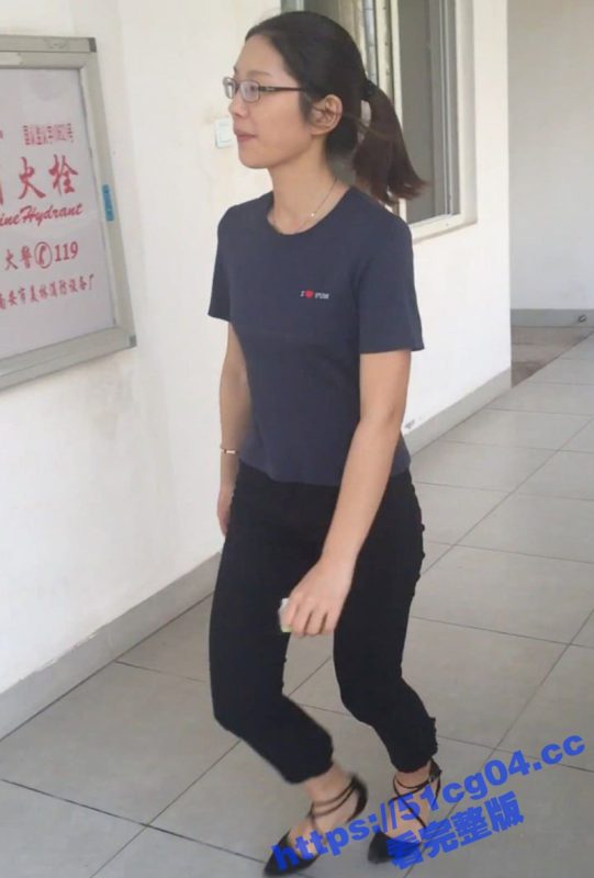 泉州南安逆天学生只因不满老师管教 就偷拍班主任上厕所 还把老师厕拍放尿视频曝光-51吃瓜网