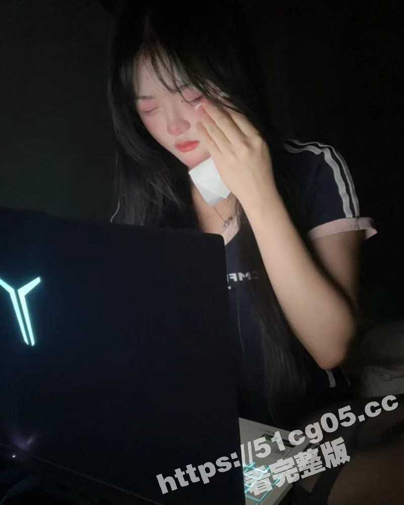 土豪约炮调教极品嫩妹 让她翘着蜜桃臀用肛塞插屁眼开发 金手指疯狂扣逼 大屁股也被打到红肿 - 51吃瓜网-51吃瓜网