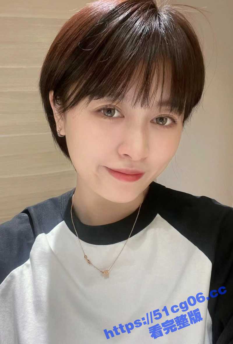 和女主管约炮开房 平时上班还挺正经 没想到开房的时候还穿了黑丝 撕烂她的黑丝就是操 - 51吃瓜网-51吃瓜网