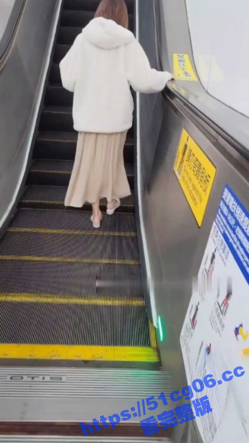 偷拍大神商场抄底多位高颜值少妇 丰胸翘臀吸引眼球 骚穴风光一览无余！ - 51吃瓜网-51吃瓜网