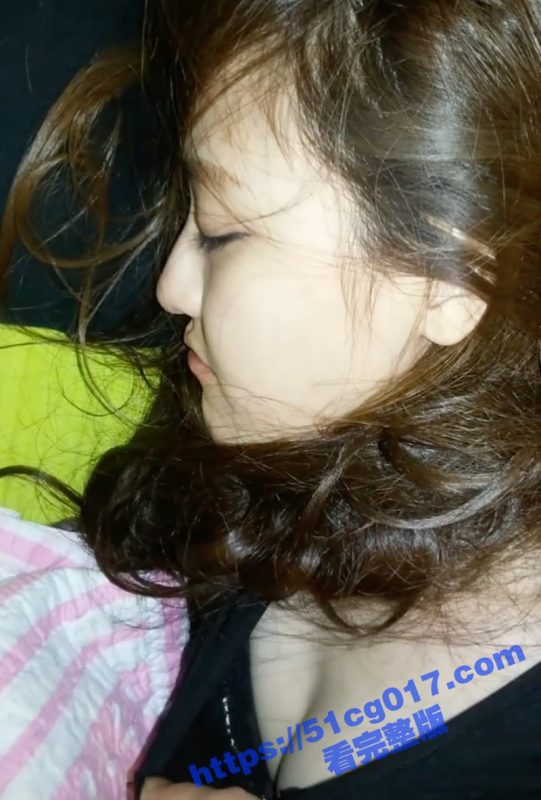 公司团建美女醉酒不省人事 男同事趁机揉奶模穴 白皮嫩乳一线天美鲍 真是个极品啊！-51吃瓜网