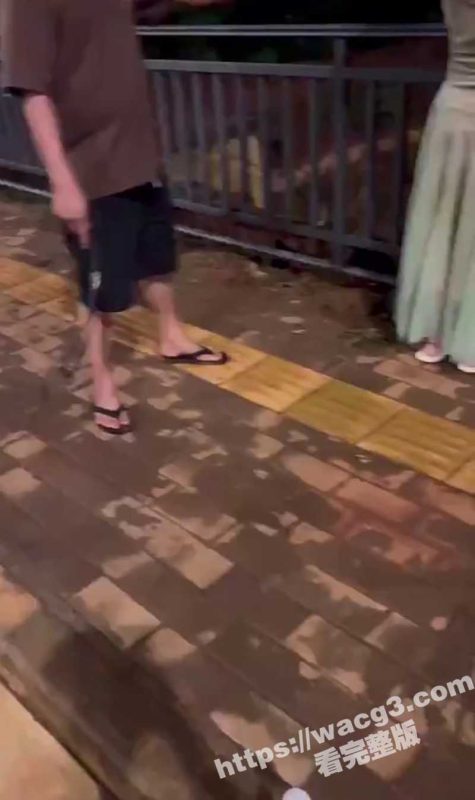 快手女主播PK接受惩罚 被口罩男用皮带疯狂抽打屁股 女主播高潮连连 这感觉太爽了-51吃瓜网