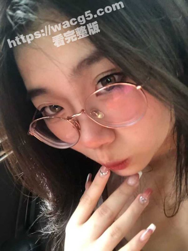 终极反差女教师 巨乳微胖蜜桃臀 穿着黑丝崛起屁股等着大屌插入 瓜友们是不是戴眼镜的都这么反差啊？-51吃瓜网