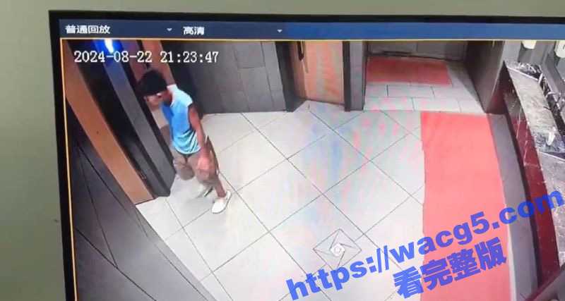 河南平顶山某火锅店内 男孩在店里跟踪女性顾客进入厕所后趴地偷窥 男孩家长说看看不行吗！-51吃瓜网