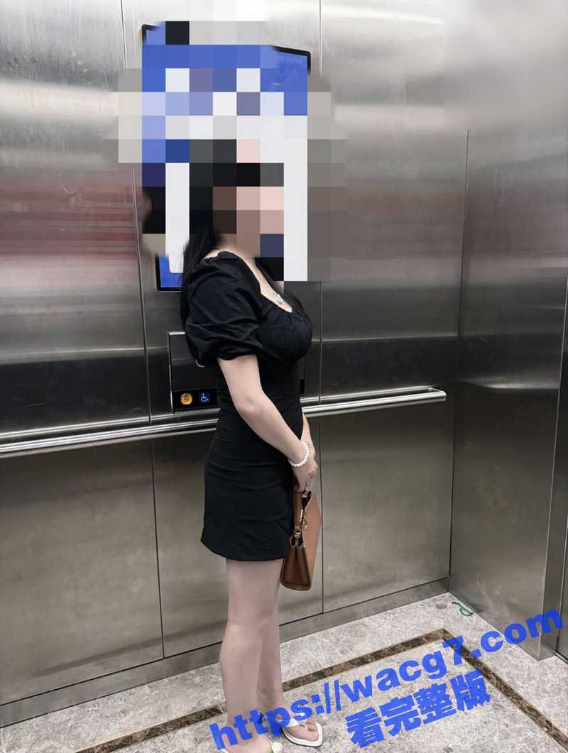 乱伦大神日料店操妹妹 大奶美腿的性感小妹 在包厢里翘起美臀 诱惑哥哥主动上位 这妹妹身材也太劲爆了 - 51吃瓜网-51吃瓜网