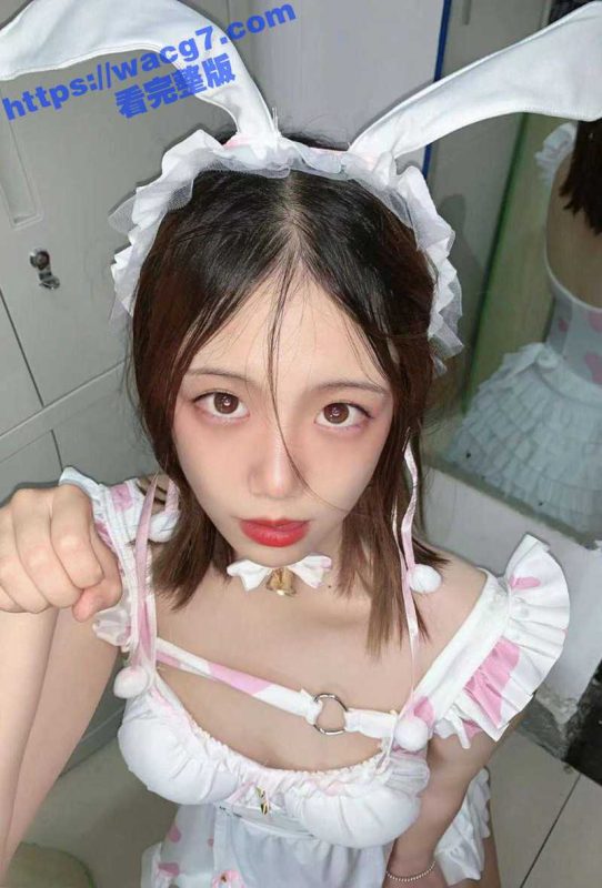 十分反差清纯眼镜学生妹 兔女郎情趣诱惑性感撩人  黑丝大屁股被操到狂叫“不要”！-51吃瓜网