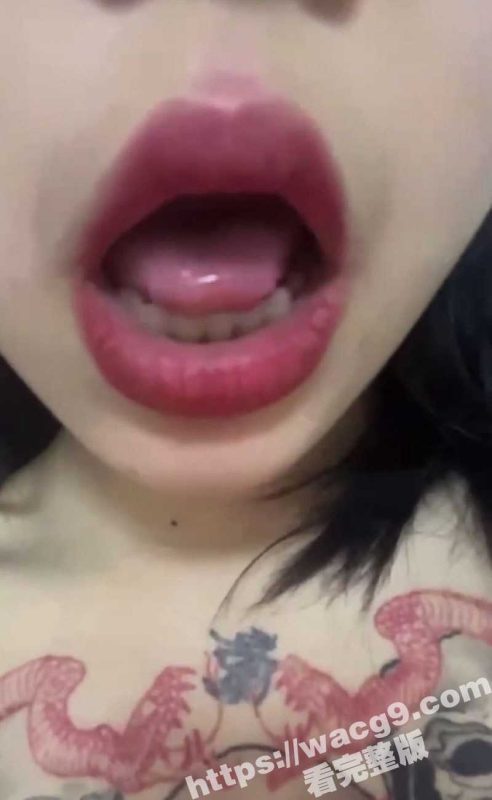 全身纹身的精神小妹被几位大哥轮番上阵干在地上趴着 最后实在没力气了被大哥抗到床上去！-51吃瓜网