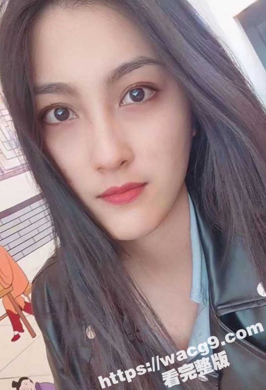 高颜值饥渴眼镜熟女居家性爱自拍流出 超专业手法打飞机 私家车上露奶撩骚 这个巨乳少妇是真的骚！-51吃瓜网