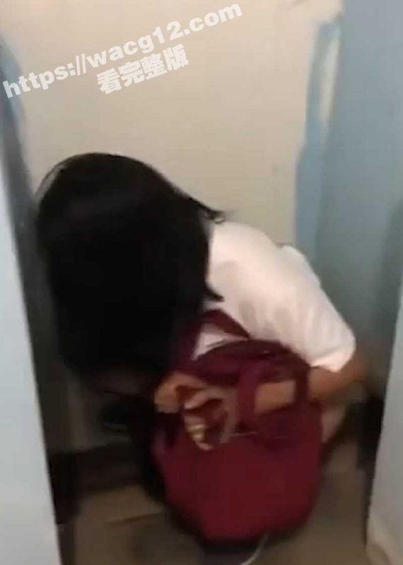 爆坑闺蜜大型社死现场！拍闺蜜放尿再上传网络 中国好闺蜜背刺直击！-51吃瓜网