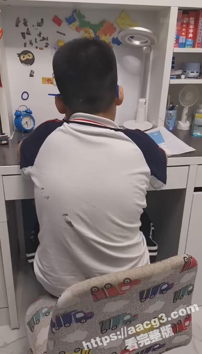 推特反差丰满骚妈 桃仙小妖精 趁儿子写作业 在背后偷偷自慰 淫话连篇劲爆刺激 - 51吃瓜网-51吃瓜网