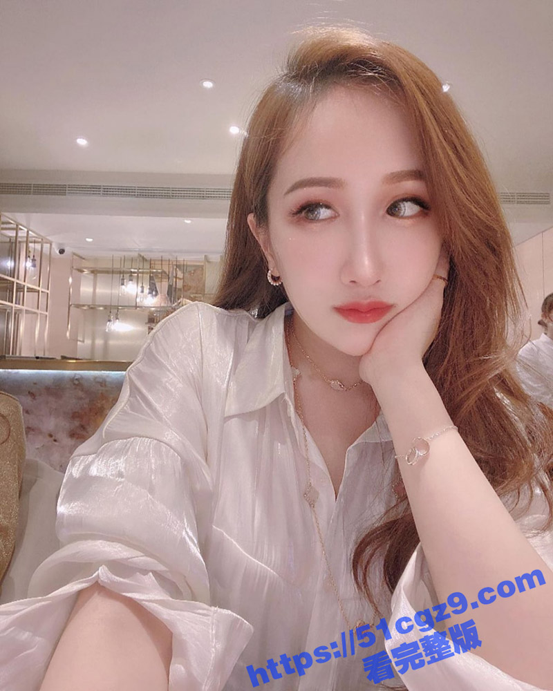 海角兄妹乱伦 高颜值女神级亲妹 被大神哄骗到温泉洗浴 休息室掰开嫩穴爆操！ - 51吃瓜网-51吃瓜网