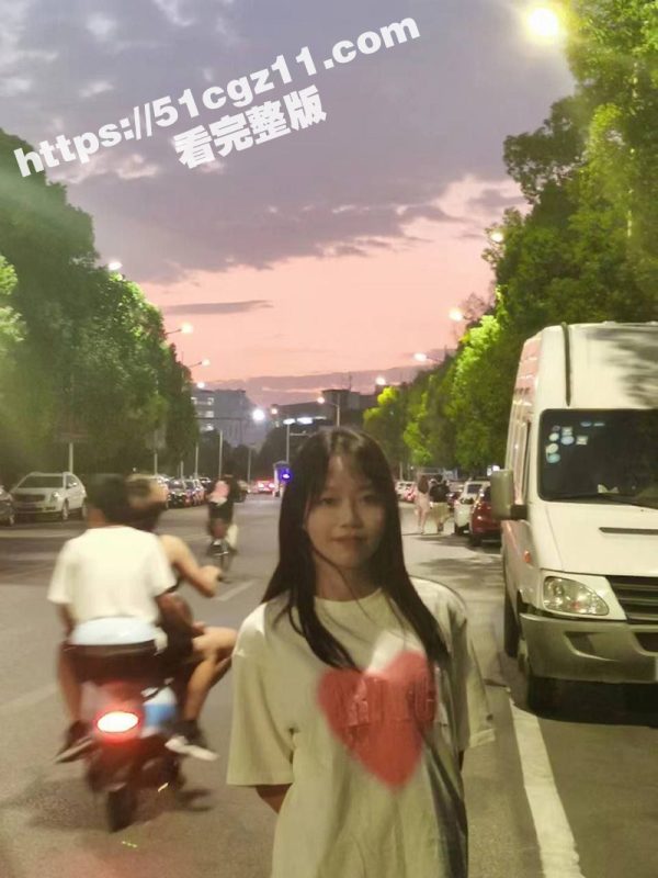 贵州民族大学学生妹张语佳 大学三年被男友白嫖三年 还把性爱视频给兄弟们分享！-51吃瓜网