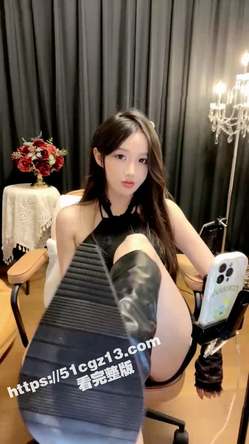 极品高颜值女主播定制视频 戴蕾丝手套穿皮靴 对着镜头羞辱男奴 淫语聊骚！ - 51吃瓜网-51吃瓜网