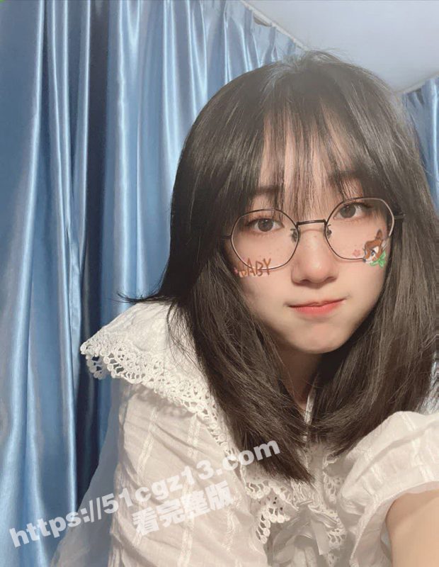 瓜友投稿 骚逼巨乳眼镜妹 发骚自慰视频分享 小黑鲍鱼十分性感！-51吃瓜网