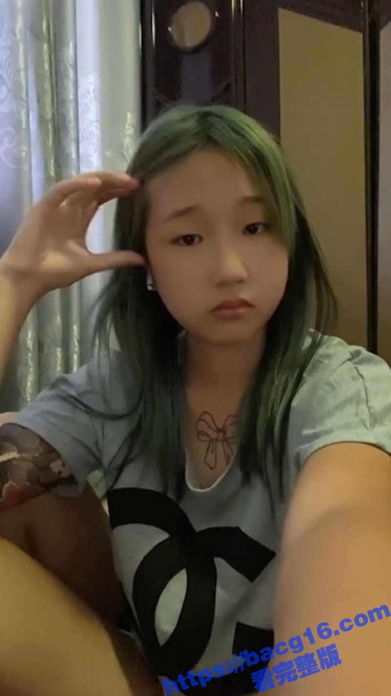 快手纹身精神小妹 给金主私拍视频流出 三点全露展示白嫩身体 淫骚嫩穴被扣出白浆! - 51吃瓜网-51吃瓜网