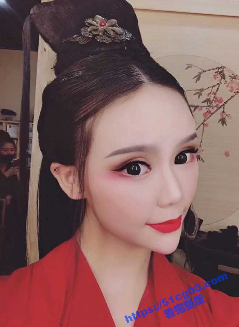 高颜值艺校反差小美女 郝伊樊 V信与土豪视频聊天 脱衣露私处 搔首弄姿诱人小骚比真的顶! - 51吃瓜网-51吃瓜网