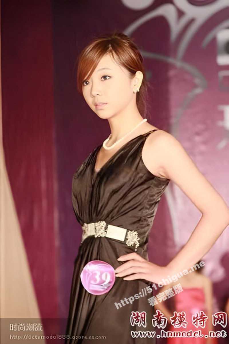 湖南艺校清纯大眼睛可爱小姐姐黑历史被曝光!生活中漂亮床上玩秒变母狗 - 51吃瓜网-51吃瓜网