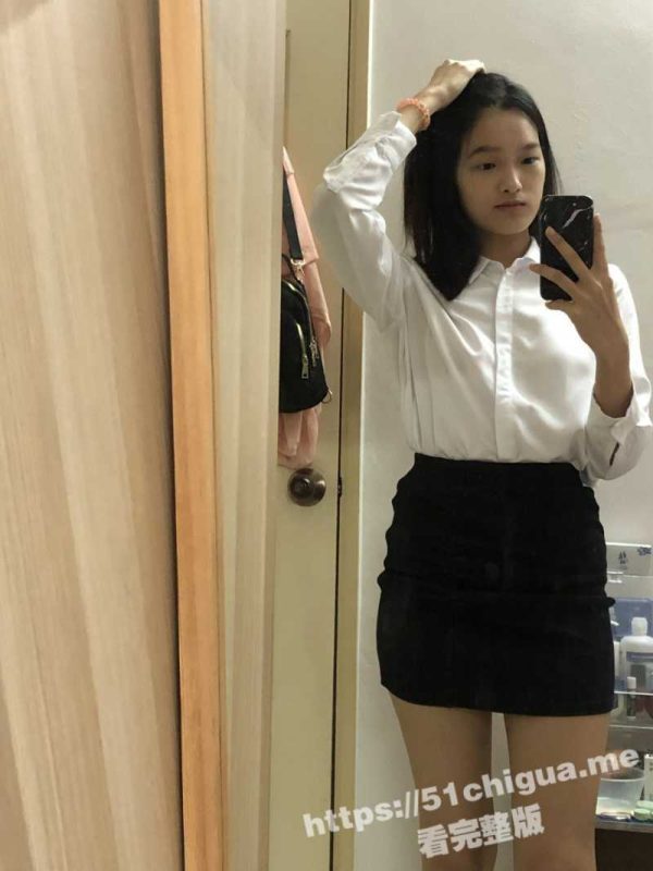 福建信息职业技术学院清纯学生 方珂 对着镜子怒拍骚穴勾引亲哥 带哥哥回家中做爱 真享受！-51吃瓜网