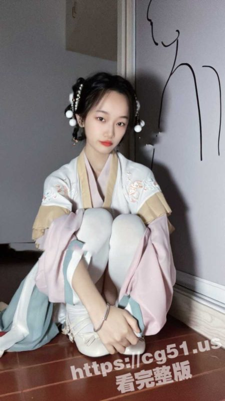 推特网红反差可爱萝莉 04年女大学生 胡椒仔 在宿舍脸穴同框水晶透明道具自慰露穴扣逼-51吃瓜网