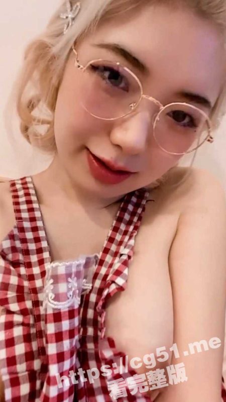 最新另类风自拍流出！心理学女大学生 知性小姐姐 karin 各种不雅私拍-51吃瓜网