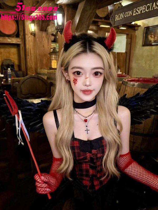 上海二次元美少女 依依 被金主高价包养调教 毒龙舔脚趾到口爆内射样样精通 顶级肉便器母狗属性完美暴露！-51吃瓜网